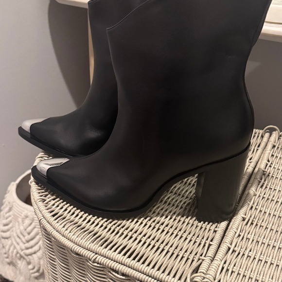 Shutz black leather ankle boots with silver metal toe - Picture 4 of 5